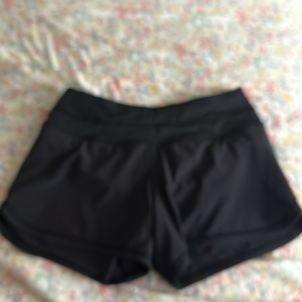 Lululemon Hotty hots 4 inch